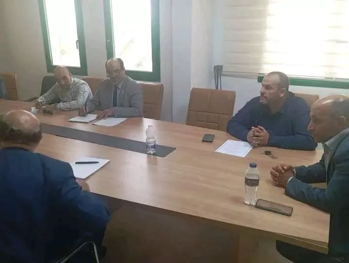 اجتماع اعضاء اللجنة العليا للمؤتمر الدولي الخاص بقسم المكتبات والمعلومات بمقر الاكاديمية الليبية بطرابلس