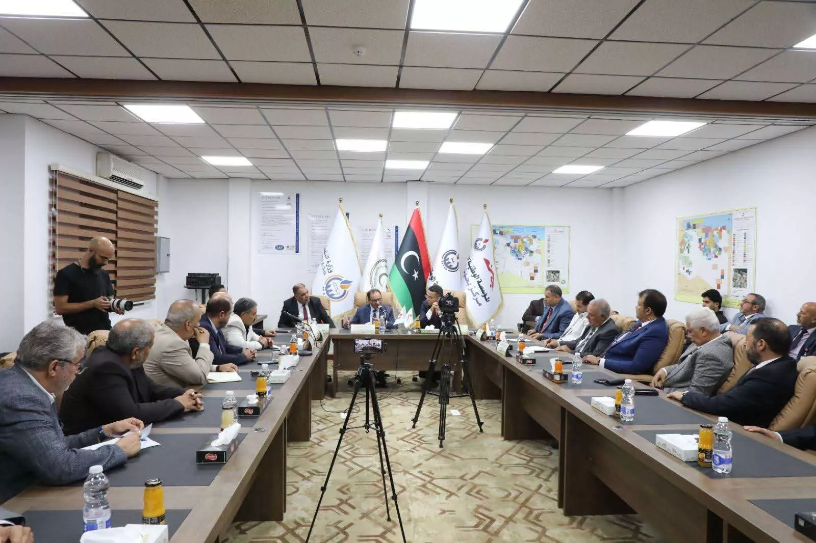 مشاركة جامعة غريان في الزيارة وتوقيع اتفاقية بين وزارة التعليم العالي والبحث العلمي مع مركز بحوث النفط