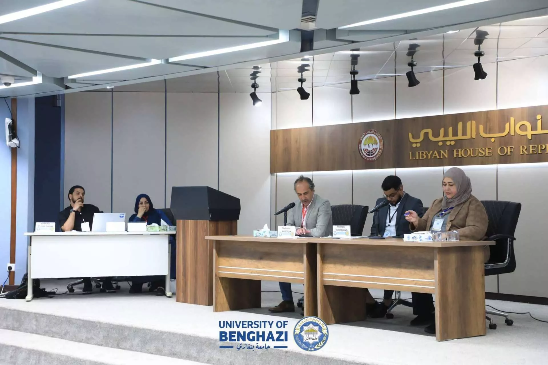 مشاركة أ.إزدهار القماطي في المؤتمر الدولي الأول لكلية اللغات  جامعة بنغازي تحت عنوان  