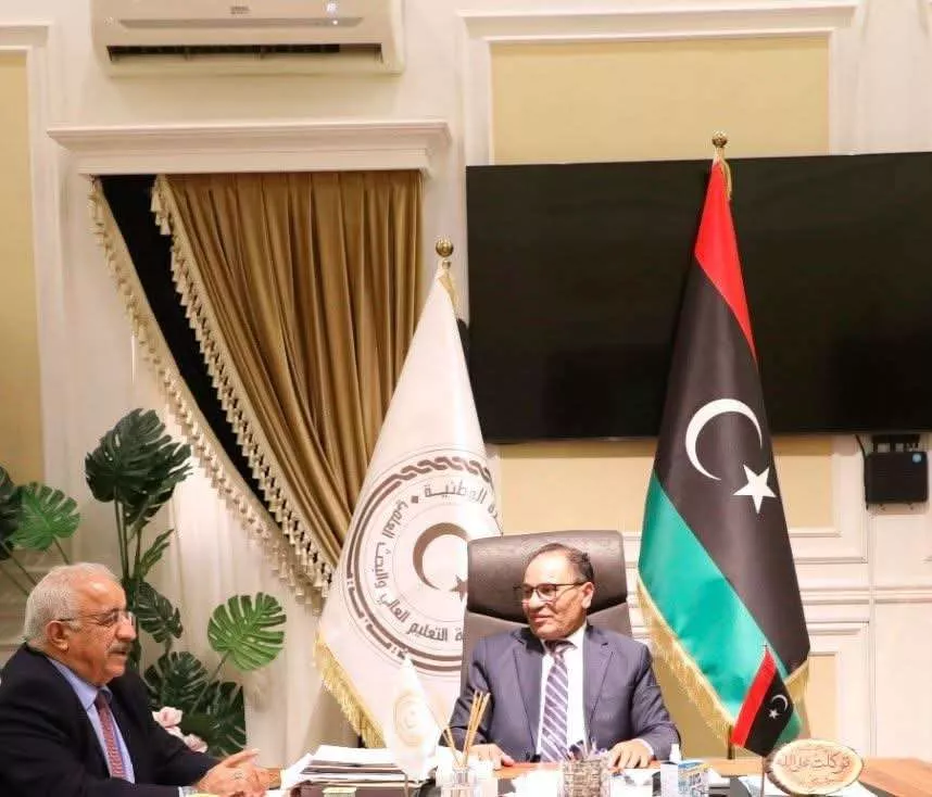 السيد رئيس جامعة غريان، والسيد وكيل الشؤون العلمية بالجامعة،يلتقيان مع معالي الوزير الدكتور عمران القيب صباح اليوم الأحد بمكتبه بديوان الوزارة